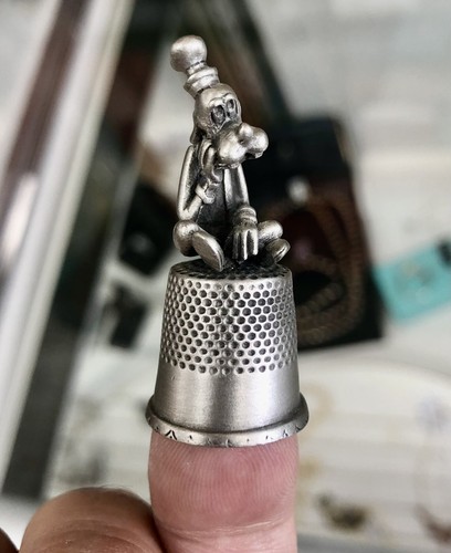 Goofy disney treasures - goofy,