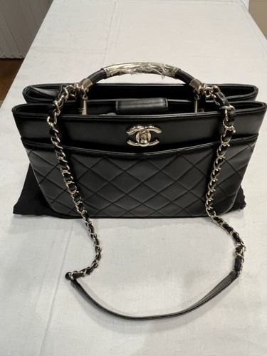 Chanel black quilted leather - ,