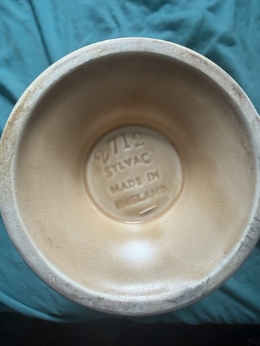 Sylvac 9712 beige scallop - sylvac,