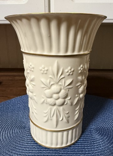 Aynsley camellia bone - bone, china