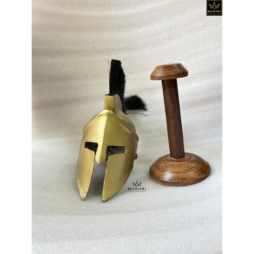 Mini spartan helmet with - spartan, stand