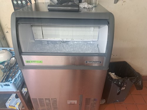 Commercial ice machine - ice,