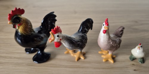 Hagen renaker chickens bantie - renaker,