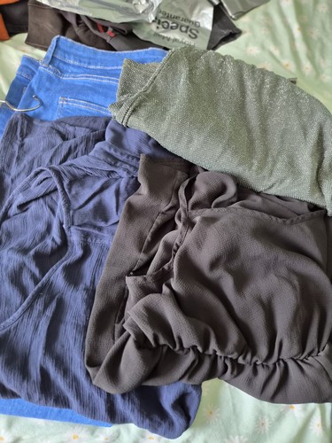 Item ladies clothing bundle - 4,