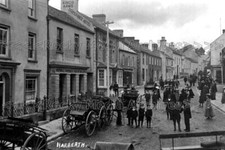 hqq-82 Street View with Carriages, Narberth, Wales. Photo
