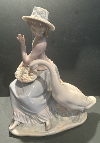 Lladro girl with - girl,