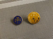 2 x GIRL GUIDES Metal Pin