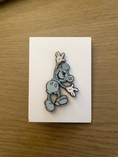 Disney trading pins - disney,