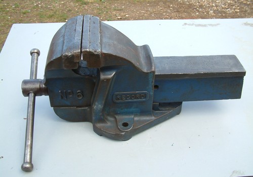 Record mechanics bench - no, 6