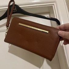 Steve Madden Wallet Wristlet Strap Tan Gold Zip around Pockets New NWOT