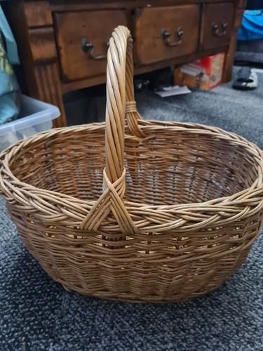 Stunning large wicker basket - large,