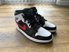 Nike Air Jordan’s 1 Mid Black Chile Men’s 9 Custom Painted World War Z Sneakers