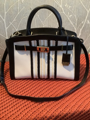 Michael kors medium - medium, sized