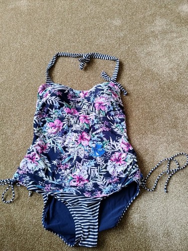 Halter neck swimsuit - neck, 20