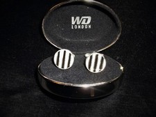 BN IN SHINY SILVER TONE SNAP