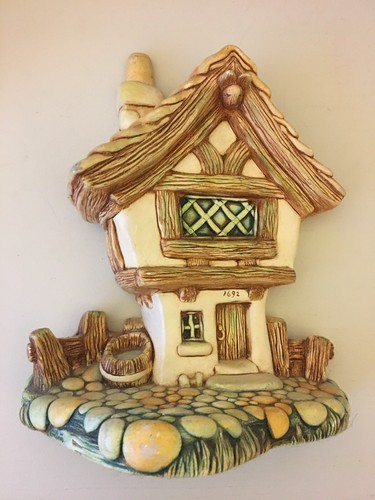 Pendelfin cobble cottage - cobble, stand