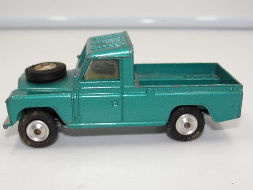 Land rover 109 corgi toys - land,