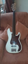Sire P7 fretless bass White
