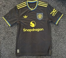 Manchester United 25/26 Medium