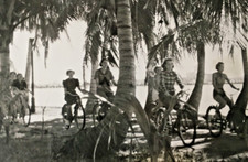 BICYCLE CYCLING GIRLS  WEST