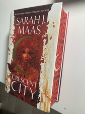 Sarah J Maas – Crescent City