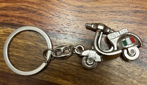 Vespa scooter keyring metal - scooter,