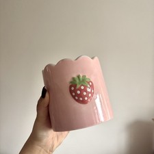 Pink Scallop Edge Strawberry