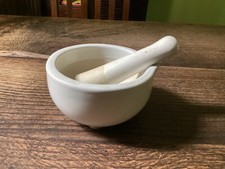 vintage ceramic pestle and mortar set -680gm-padded feet 