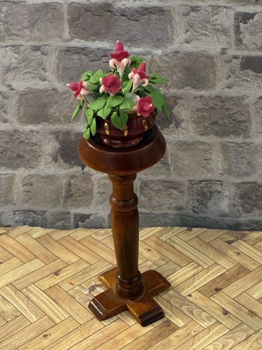 Dolls house scale - house, 1/12