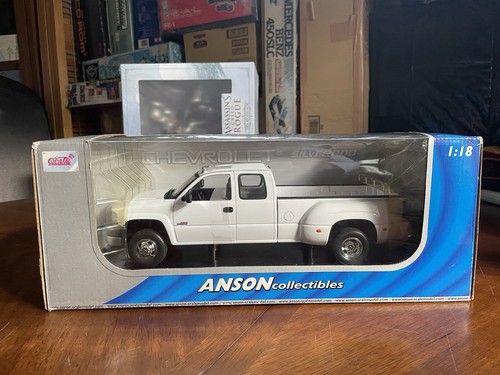 Diecast model truck - model,