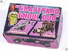 GRAVEYARD GHOUL DUO PLASTIC