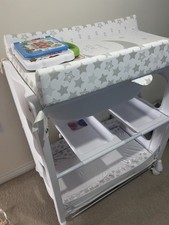 Standing Baby Bath and Changing Unit All In One With Storage Basket