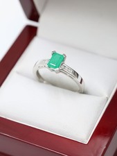 18ct White Gold Natural Emerald & Diamond Shoulder Ladies Womens Ring Size N 1/2