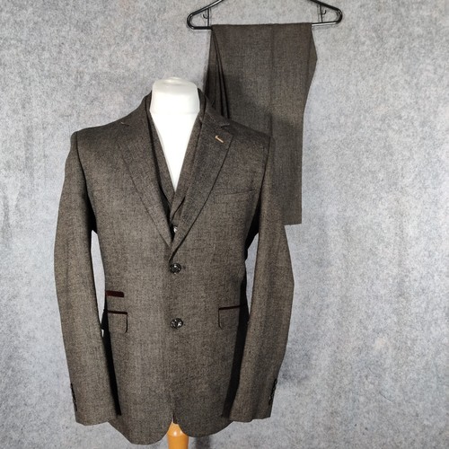 Cavani suit size 40r - 40r, w32