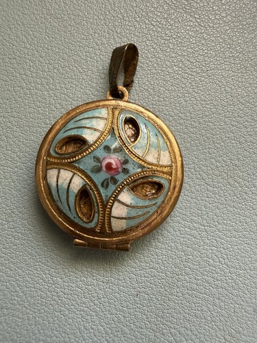 Beautiful old enamel locket - old,