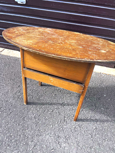 Oval wooden side table - , /