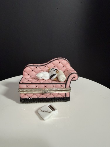Porcelain hinged box shaped - a,