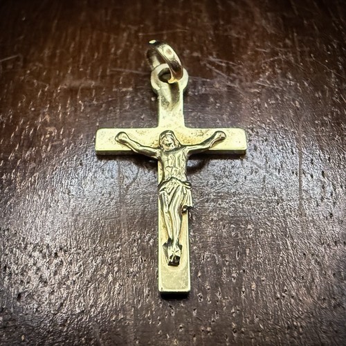 375 9ct yellow gold - 9ct, 28mm