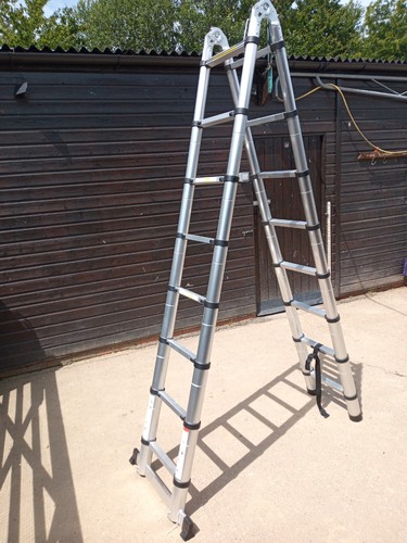 Extendable and foldable ladder - and,