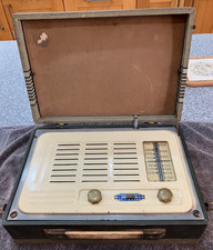Vidor CN 420 Portable Valve Radio, untested.