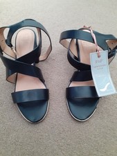 Block healed sensitive sole - black strappy sandal - size 4 (37) - new