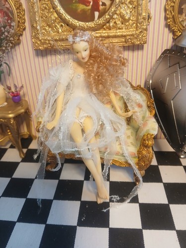 Beautiful dolls house - dolls,