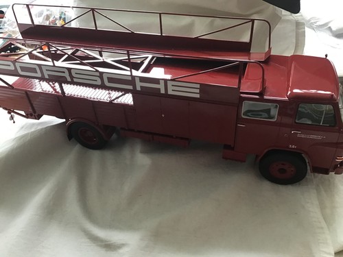 Schuco man 635 car - 1:18,