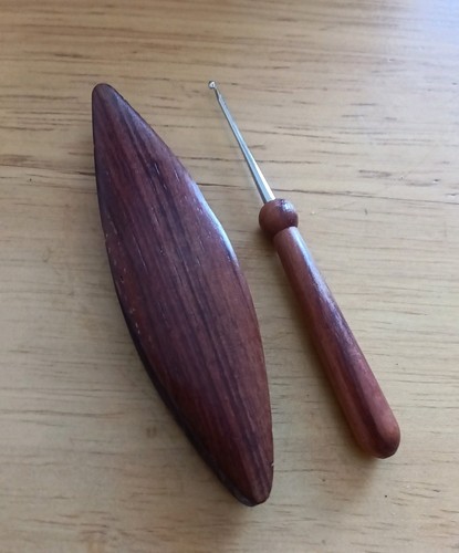Wood tatting shuttle inlaid - tatting,