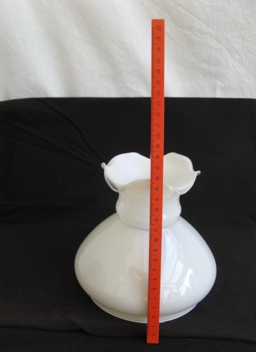 Cowl glass oil lamp shade