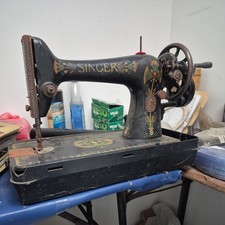 Singer hand crank sewing machine Vintage Serial No: F8827516  1920 model 12k