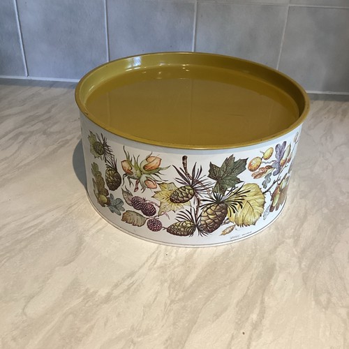Vintage round cake storage tin - storage,