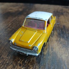 DINKY TOYS #133 FORD CORTINA