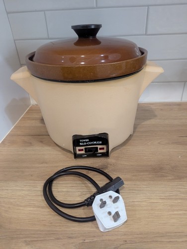 Vintage retro slow cooker - retro,