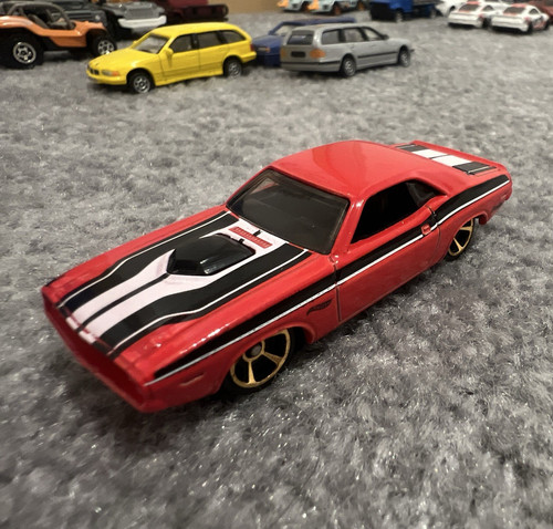 Hot wheels dodge challenger - hot,